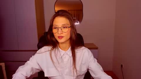 Mia online show from February 2026 07:28:01 PM