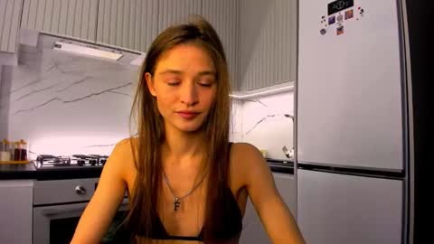 Mia online show from April 2026 07:55:01 PM