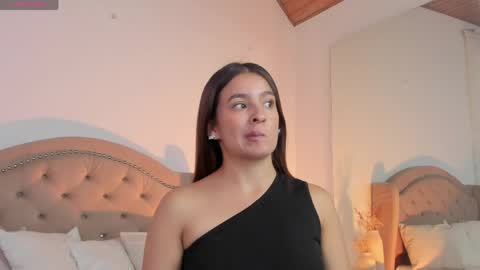 Snapshot of miarizzi chatting on April 2026 11:55:01 AM miarizzi online show from April 2026 11:55:01 AM