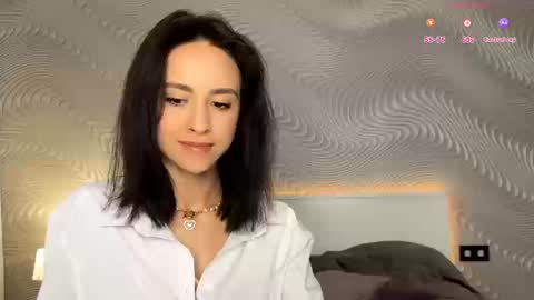 Mia online show from March 2026 06:52:01 AM