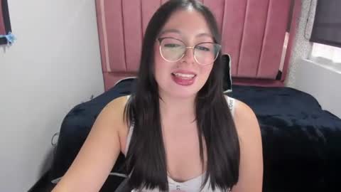 Snapshot of miawils_ chatting on June 2026 09:15:02 PM M I A W I L S online show from June 2026 09:15:02 PM