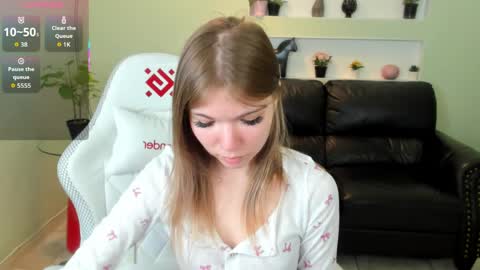 michafox online show from April 2026 12:28:02 PM