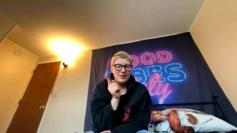 midnightmochi2 online show from April 2026 11:18:01 PM
