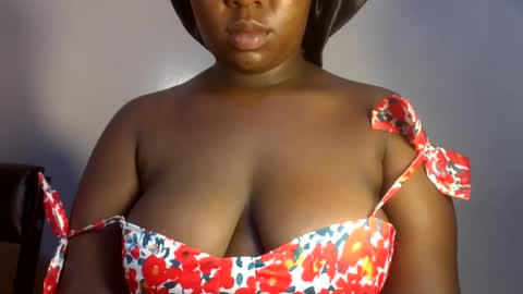 Snapshot of midnightt_curves chatting on June 2026 12:52:02 AM midnightt_curves online show from June 2026 12:52:02 AM