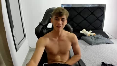 Miguel Hernandez online show from April 2026 12:30:02 AM