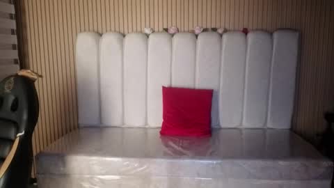 miiaa_evans1 online show from March 2026 01:00:01 PM