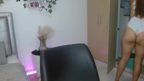 miiaa_k online show from April 2026 07:45:01 AM