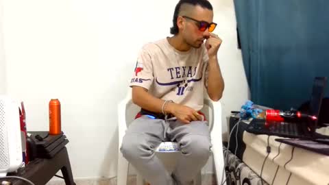 mike_leonrey22 online show from December 2025 12:40:01 AM