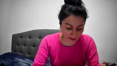 Mikyloveu online show from February 2026 06:26:01 PM