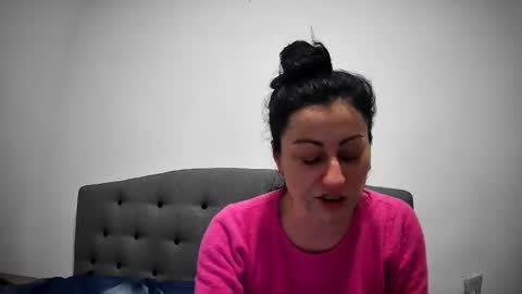 Mikyloveu online show from March 2026 04:12:01 PM