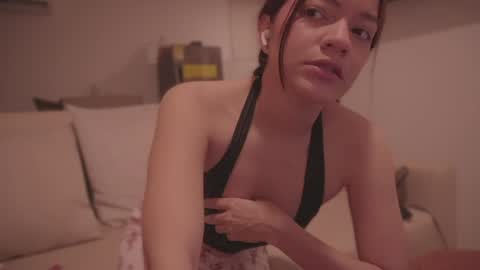 Snapshot of mila_1 chatting on October 2025 06:52:02 AM mila_1 online show from October 2025 06:52:02 AM