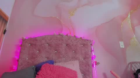 mila_grace_ online show from April 2026 06:38:01 PM