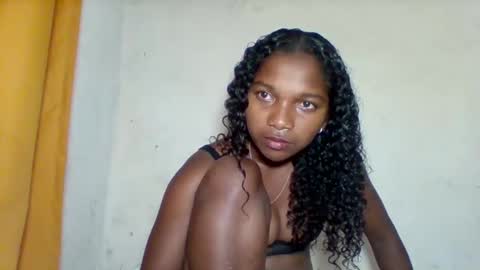 mila_lunah online show from March 2026 12:47:01 AM