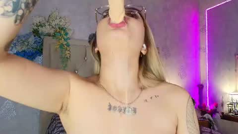 Snapshot of mila_smirnovavk chatting on July 2026 03:32:02 AM MILA online show from July 2026 03:32:02 AM