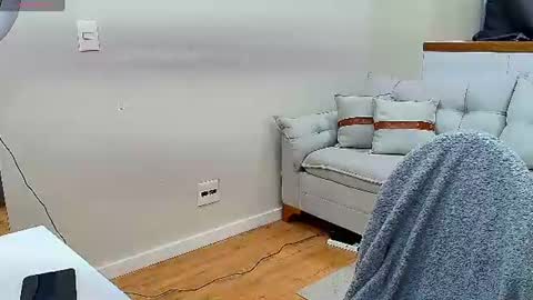 Mila Voz online show from July 2026 11:24:01 AM
