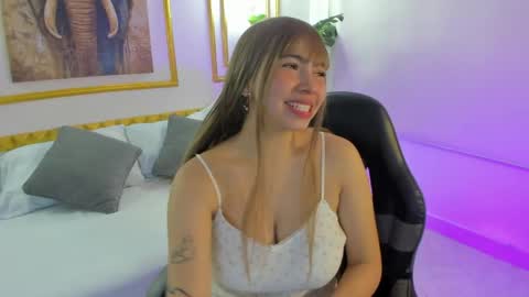 milaack_ online show from April 2026 12:43:01 PM