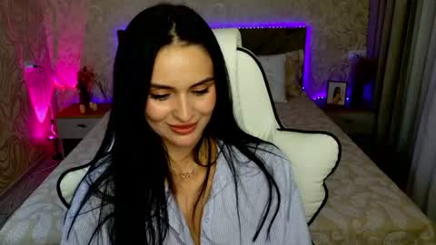 Mila online show from July 2026 08:15:01 PM