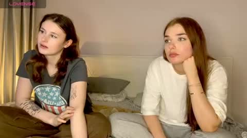 Snapshot of milaelin chatting on July 2026 10:01:02 PM Mila online show from July 2026 10:01:02 PM