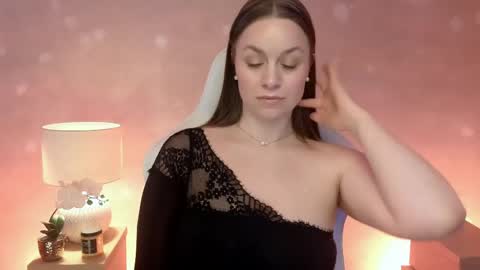 Snapshot of milafleur chatting on April 2026 02:07:01 PM Mila Fleur online show from April 2026 02:07:01 PM