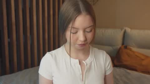 Mila online show from March 2026 03:18:02 PM