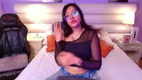 milan_sweetie online show from April 2026 10:25:02 PM