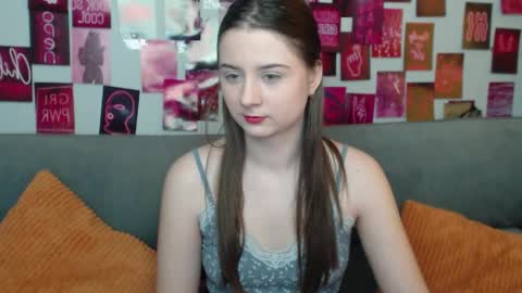 milanaroz online show from April 2026 05:34:01 AM