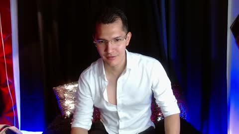 milandavid1 online show from April 2026 05:39:02 PM