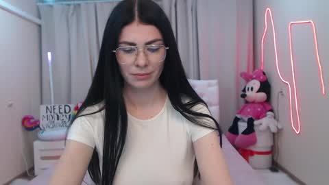 Snapshot of milasecretsss chatting on May 2026 07:15:01 AM milasecretsss online show from May 2026 07:15:01 AM