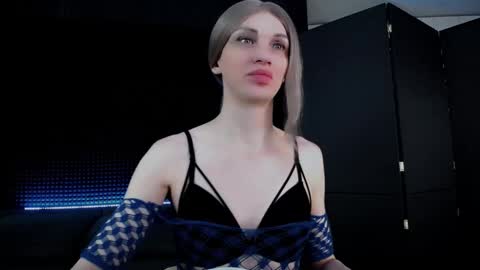 Milena Hardy online show from October 2025 04:31:02 AM