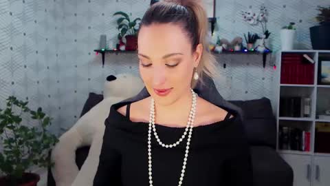 Snapshot of millaxqueen chatting on January 2026 04:00:01 PM MillaXQueen online show from January 2026 04:00:01 PM