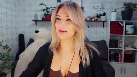 Snapshot of millaxqueen chatting on February 2026 04:22:02 PM MillaXQueen online show from February 2026 04:22:02 PM