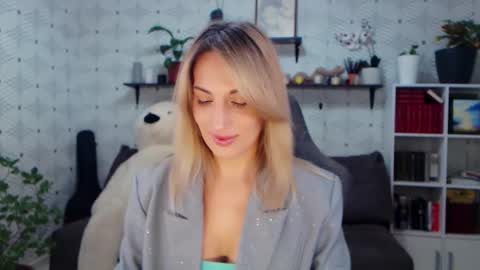 Snapshot of millaxqueen chatting on February 2026 03:50:02 PM MillaXQueen online show from February 2026 03:50:02 PM