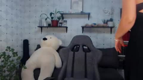 MillaXQueen online show from June 2026 04:30:01 PM