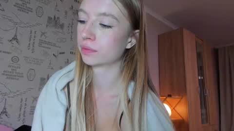 Snapshot of minidiva_ chatting on October 2025 09:35:01 PM Amelia online show from October 2025 09:35:01 PM