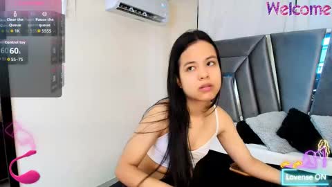 minilove_01 online show from November 2025 12:26:01 PM