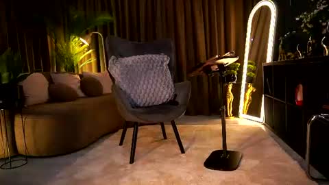 Snapshot of miss_ema_divine chatting on July 2026 04:10:02 PM Miss Ema Devine online show from July 2026 04:10:02 PM