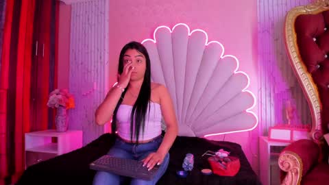 miss_evans_ online show from April 2026 03:20:01 PM