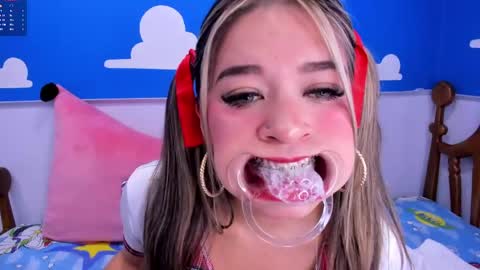 miss_lucyla online show from April 2026 11:09:01 AM