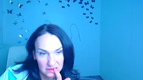 Christina online show from April 2026 02:14:02 PM