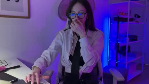 misslalii online show from March 2026 07:02:02 PM