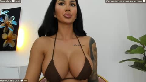 Renata online show from April 2026 07:18:01 PM