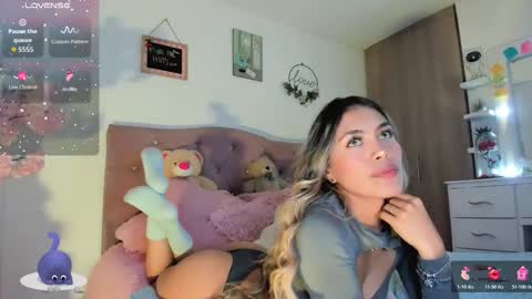 ... Independent model online show from March 2026 04:27:01 AM