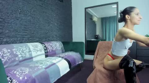 Luisa online show from May 2026 07:33:01 PM