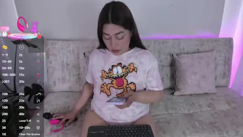 Snapshot of missweetpeach chatting on June 2026 08:19:01 PM Pau OFmissweetpeach online show from June 2026 08:19:01 PM