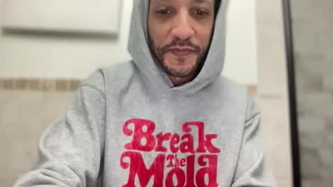 Snapshot of mixedmandingo313 chatting on May 2026 10:40:02 PM Devin Mandingo online show from May 2026 10:40:02 PM