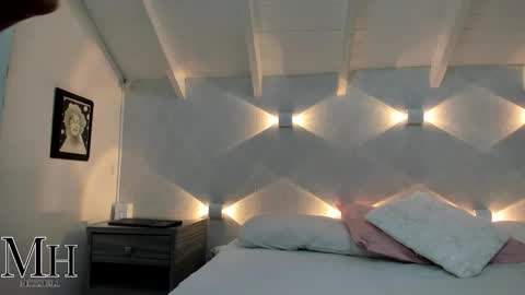 mizzhell_ online show from November 2025 12:38:01 PM