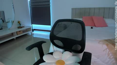 MAYRA   online show from April 2026 08:42:02 PM