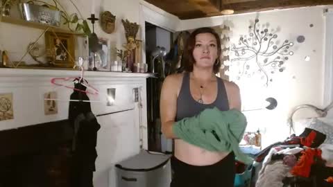 MoistKnickerChick online show from December 2024 04:31:02 AM
