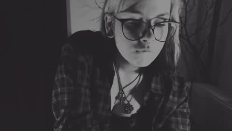 Molly Crow online show from January 2025 08:49:01 PM