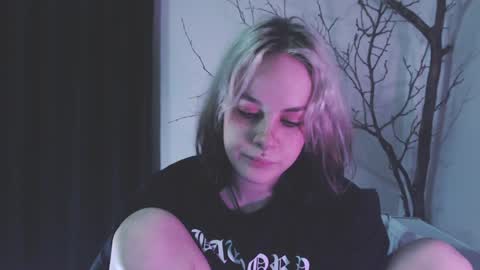 Molly Crow online show from January 2025 01:43:02 AM